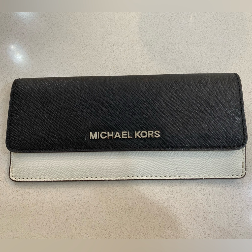 Michael Kors Slim Wallet in Black and White